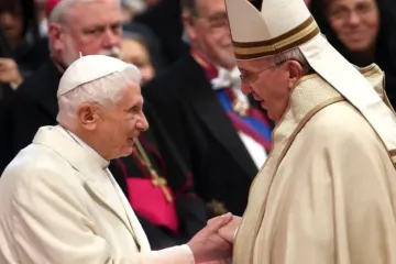 Papa Bento XVI e papa Francisco