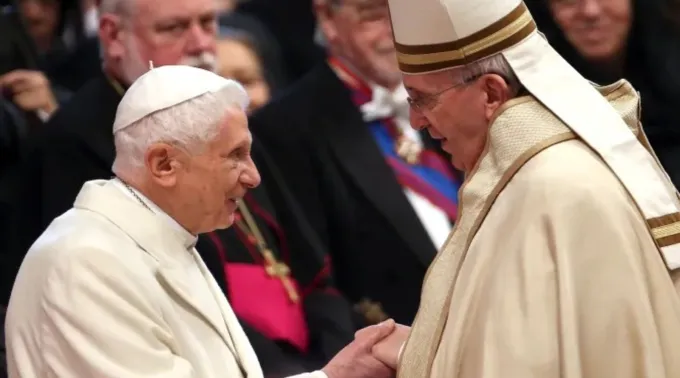 Papa Bento XVI e papa Francisco ?? 