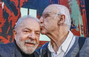 Lula e o padre Júlio Lancellotti.