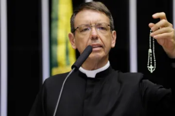 Padre Luiz Carlos Lodi.