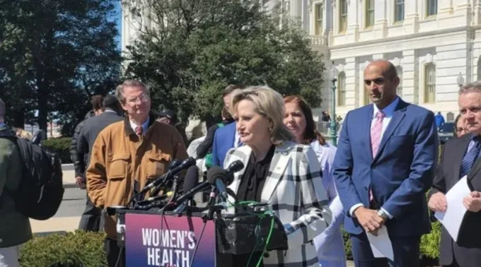 Legisladores e ativistas pró-vida no Capitólio dos EUA ?? 