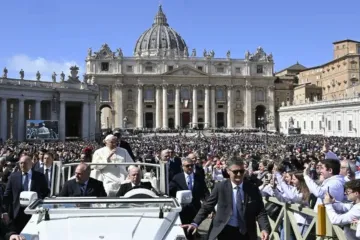 Papa Francisco na praça de São Pedro