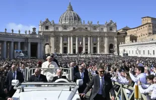 Papa Francisco hoje (24) na praça de São Pedro, no Vaticano.