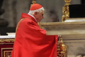 Cardeal Ratzinger celebra missa especial