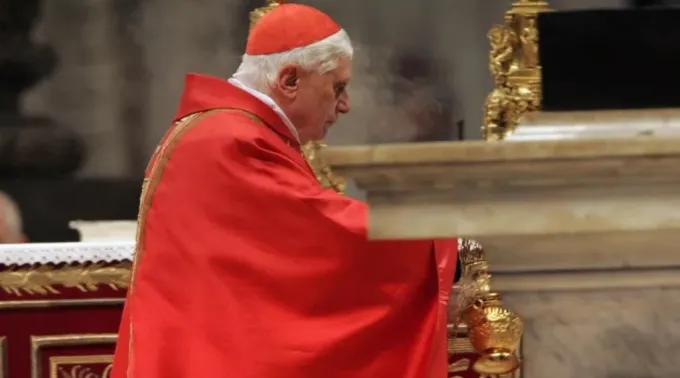 Cardeal Ratzinger celebra missa especial ?? 