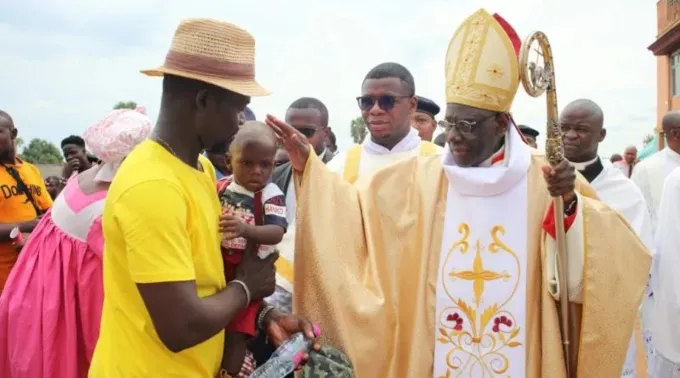 Cardeal Robert Sarah em visita aos Camarões ?? 