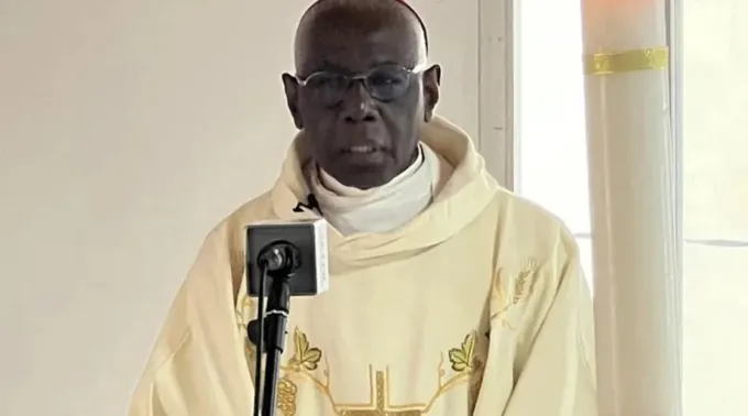 Cardeal Robert Sarah fala a membros da Conferência Episcopal Nacional dos Camarões ?? 