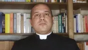 Processo contra padre francês por dizer que atos homossexuais são pecado é rejeitado