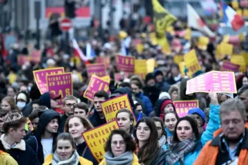 Manifestantes pró-vida em Paris