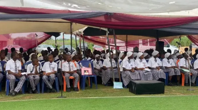 Alunos da Escola Secundária Memorial Padre Angus Frazer ?? 