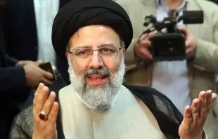 O presidente do Irã, Ebrahim Raisi, que morreu num acidente de helicóptero no último domingo (19).