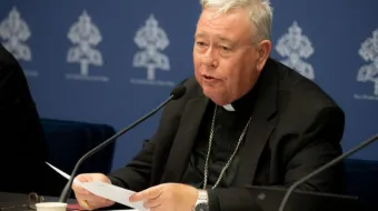 O arcebispo de Luxemburgo, o cardeal jesuíta Jean-Claude Hollerich, fala à imprensa no Vaticano em 20 de junho de 2023.
