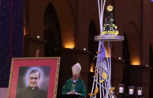 Dom Antonio Augusto Dias Duarte celebrou missa solene ontem (28) pelos 50 anos da visita de são Josemaría Escrivá, fundador do Opus Dei, a Aparecida (SP).