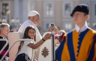 Papa Francisco na audiência geral de hoje (12) na praça de São Pedro, no Vaticano.