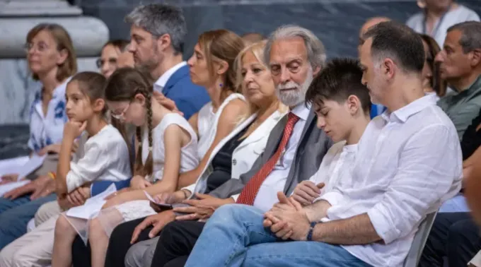 Roberto Corbella com a família e amigos de Chiara Corbella Petrillo ?? 