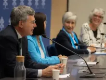 Paolo Ruffini, prefeito do dicastério para a Comunicação, em conferência de imprensa em 2 de maio de 2023.