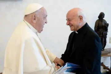 Papa Francisco recebe dom Vincenzo Paglia.