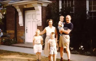 A fertilidade aumentou no final da Grande Depressão e no final da Segunda Guerra Mundial com o fenômeno Baby Boom de mais de 3,5 nascimentos por cada mulher em 1960 – e despencou imediatamente a seguir.
