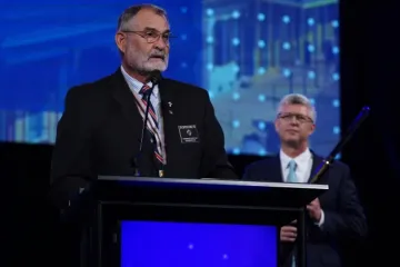 Bob Young recebe prêmio de defesa da liberdade religiosa