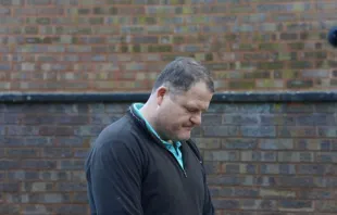 Adam Smith-Connor foi considerado culpado por rezar silenciosamente do lado de fora de uma clínica de aborto. O ativista pró-vida pode pegar uma multa de quase R$ 68 mil pelo veredito.