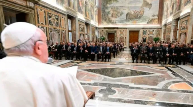 Papa Francisco recebe banqueiros italianos no Vaticano ?? 