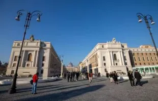 Turistas na Piazza Pia, em frente ao Vaticano, no Jubileu da Esperança, em 31 de dezembro de 2024.