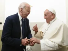 O presidente dos EUA, Joe Biden, com o papa Francisco em cúpula do G7 na Apúlia, Itália, em junho do ano passado.