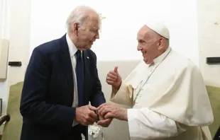 O presidente dos EUA, Joe Biden, com o papa Francisco em cúpula do G7 na Apúlia, Itália, em junho do ano passado.