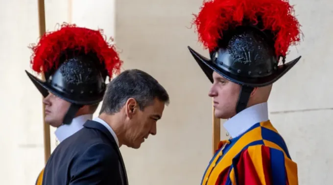 Pedro Sánchez chega ao Vaticano para se encontrar com o papa Francisco ?? 