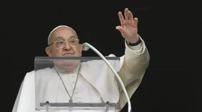 Papa Francisco em oração do Ângelus no Vaticano ?? 