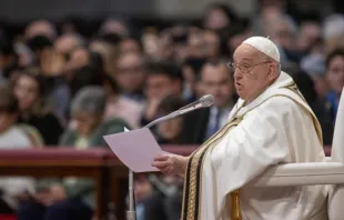 Papa Francisco fala a peregrinos na missa da Solenidade da Epifania do Senhor na basílica de São Pedro, no Vaticano, em 6 de janeiro de 2025.