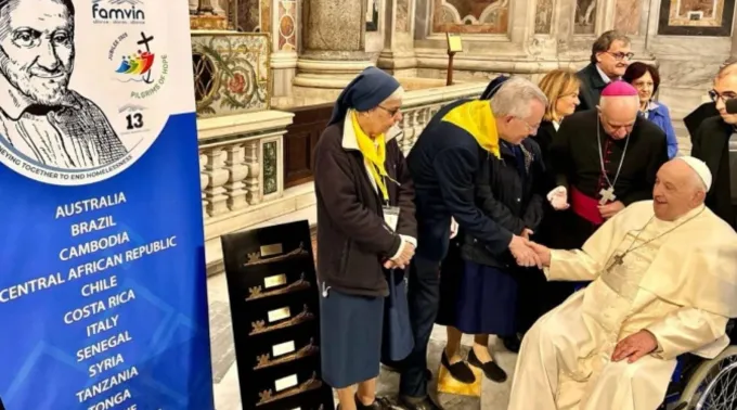 Papa Francisco com membros da Família Vicentina ?? 