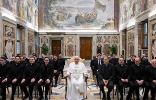 Papa Francisco com a comunidade do Almo Collegio Capranica, de Roma.