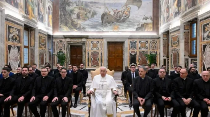 Papa Francisco com a comunidade do Almo Collegio Capranica ?? 