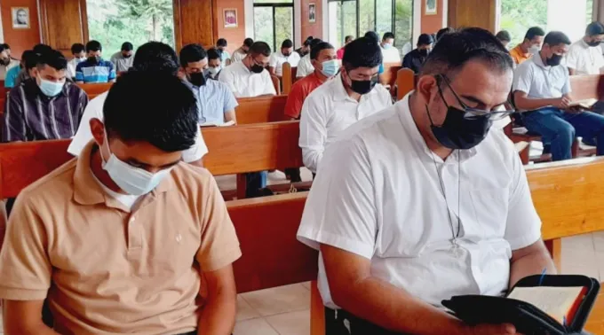 Seminaristas do seminário maior de filosofia San Luis Gonzaga em 2022 ?? 