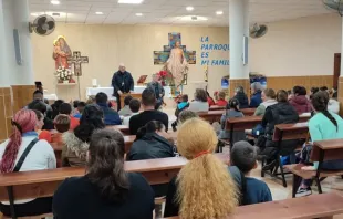 O bispo de Huelva, Espanha, dom Santiago Gómez Sierra, na paróquia de San Pablo em 2022.