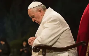 Papa Francisco em oração. Foto de arquivo.