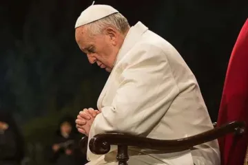 Papa Francisco em oração