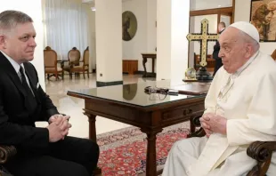 Papa Francisco em audiência privada hoje (14) com o primeiro-ministro da Eslováquia, Robert Fico.