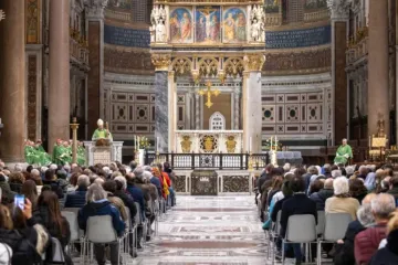 Cardeal Baldassare Reina celebra missa pelo papa Francisco na basílica de São João de Latrão