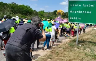 Alexandre Baena fotografa romeiros do Círio de Nazaré