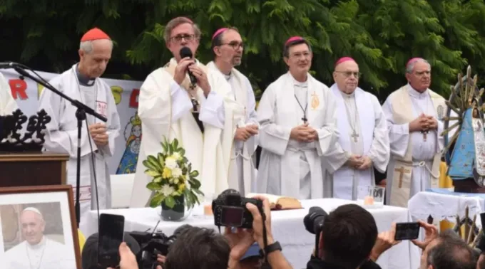 Missa pela saúde do papa Francisco na Plaza de la Constitución em Buenos Aires
