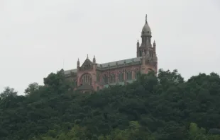 Santuário Nacional e Basílica Menor de Nossa Senhora de Sheshan, também conhecida como Basílica de Maria Auxiliadora, em Xangai, China.
