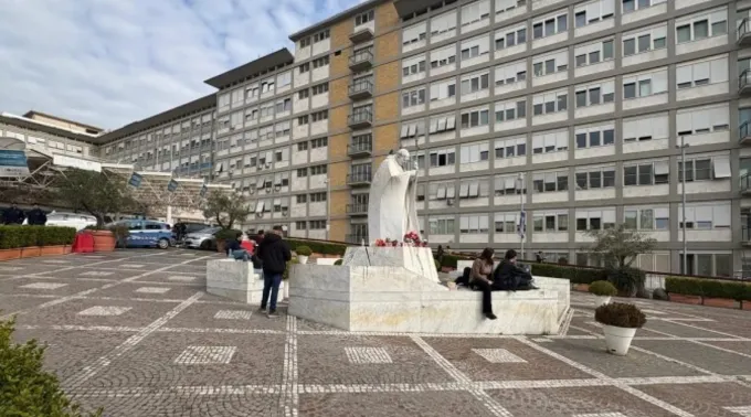 Fachada do Hospital Policlínico Agostino Gemelli ?? 