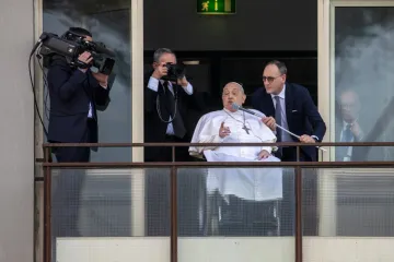 Papa Francisco fala aos fiéis do Hospital Agostino Policlínico Gemelli