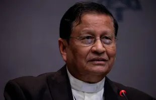 Cardeal Charles Bo fala com jornalistas em entrevista coletiva sobre o Sínodo da Sinodalidade em 17 de outubro de 2024.