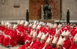 Colégio de Cardeais na quinta missa de Novendiales pela alma do papa Francisco, celebrada na Basílica de São Pedro, no Vaticano.