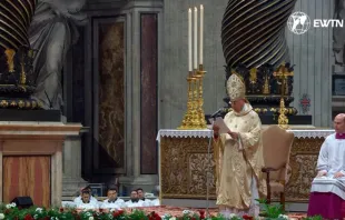 Cardeal Dominique Mamberti faz homilia em missa hoje (4) pela alma do papa Francisco.