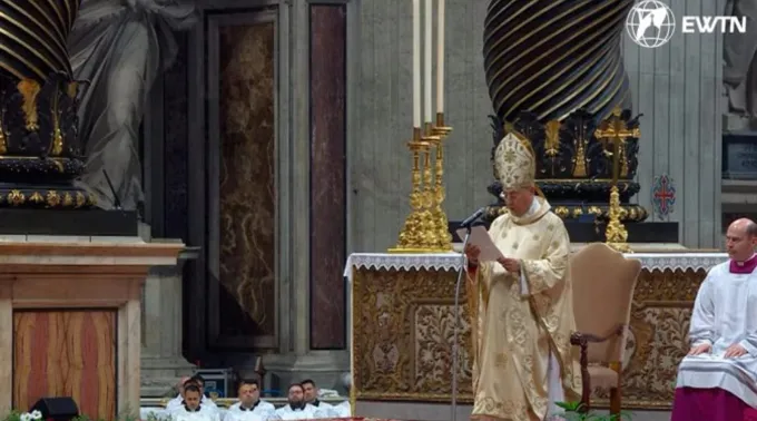 Cardeal Dominique Mamberti faz homilia em missa pela alma do papa Francisco ?? 