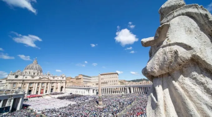 Centenas de milhares de pessoas em luto comparecem ao funeral do papa Francisco ?? 